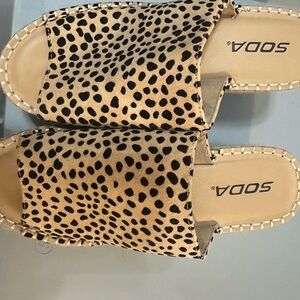 Leopard platform shoes